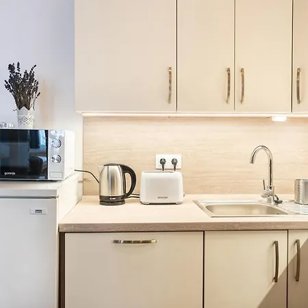 Free Parking - Dob50 Spacious - 2 Separate Bedroom, 5 People, Ac, Wifi * Будапешт
