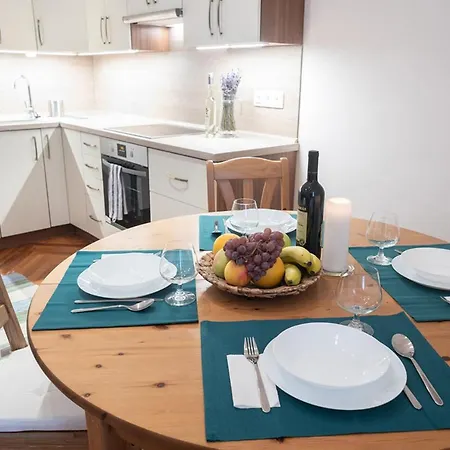 Free Parking - Dob50 Spacious - 2 Separate Bedroom, 5 People, Ac, Wifi * Будапешт