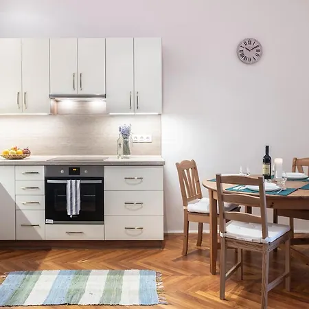 Апартаменты Free Parking - Dob50 Spacious - 2 Separate Bedroom, 5 People, Ac, Wifi Будапешт