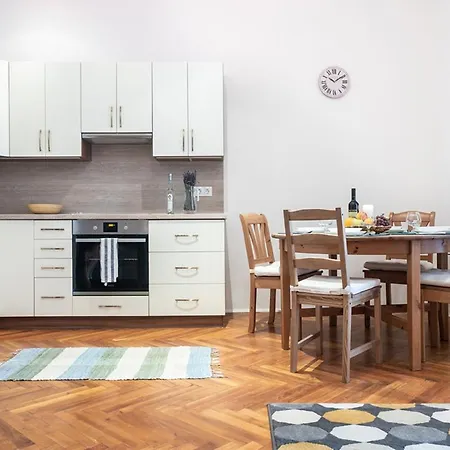 Daire Free Parking - Dob50 Spacious - 2 Separate Bedroom, 5 People, Ac, Wifi *