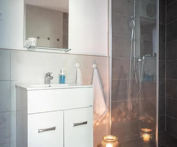 Free Parking - Dob50 Spacious - 2 Separate Bedroom, 5 People, Ac, Wifi Budapešť