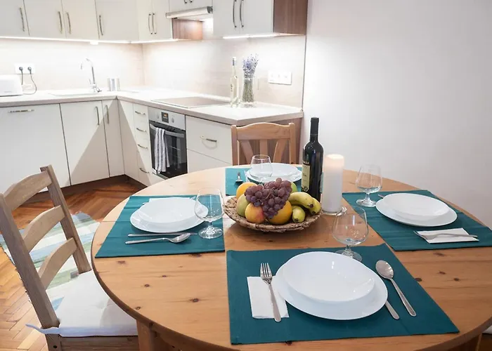 Free Parking - Dob50 Spacious - 2 Separate Bedroom, 5 People, Ac, Wifi * Budapešť