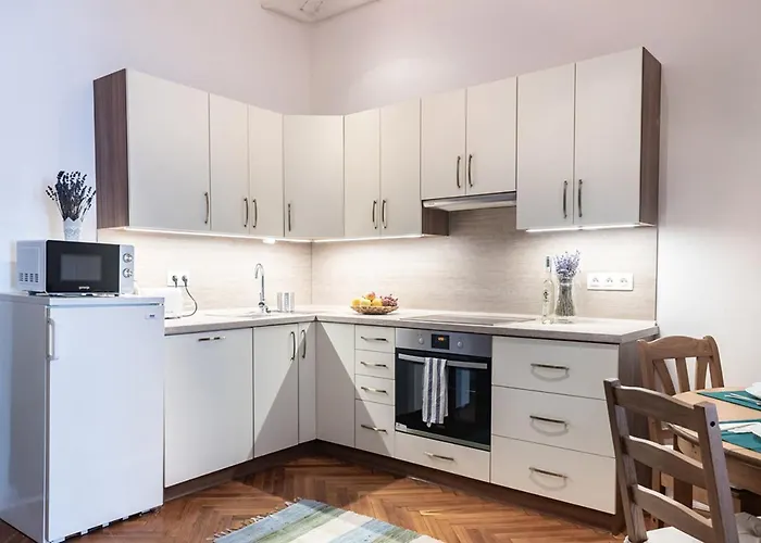 Free Parking - Dob50 Spacious - 2 Separate Bedroom, 5 People, Ac, Wifi Budapešť