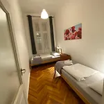 Free Parking - Dob50 Spacious - 2 Separate Bedroom, 5 People, Ac, Wifi *