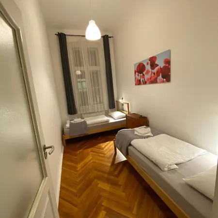Free Parking - Dob50 Spacious - 2 Separate Bedroom, 5 People, Ac, Wifi *