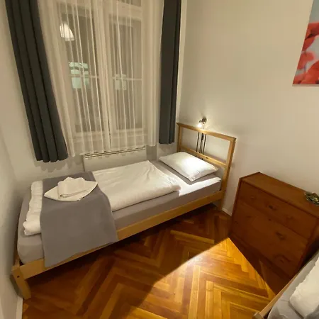 Free Parking - Dob50 Spacious - 2 Separate Bedroom, 5 People, Ac, Wifi דירה בודפשט